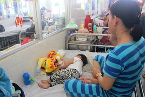 據第一兒童醫院的統計數據顯示，每周該醫院接受50~60名兒童來院治療手足口病。（圖源：富美）