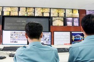 西貢河隧道管理中心的交通調度單位監察交通情況，以即時通 知職能力量有堵車、交通事故跡象的地點。