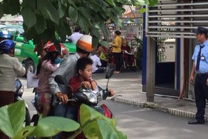 大水鑊醫院保安員經常來回巡視以及時處理擾亂秩序治安的場合。