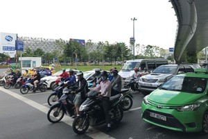 限制所有交具在新山一機場多條幹線上行駛，為在本市於本月18至30日召開的亞太經合組織(APEC) 第三次高官會(SOM 3)服務。（圖源：互聯網）