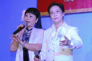 鄧慧敏與楊群愛會合作演出節子戲。