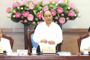 阮春福總理在會議上發言。（圖源：互聯網）