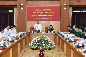 政府總理阮春福出席防守區域中央指委會首次會議。（圖源：互聯網）