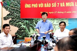 政府副總理鄭廷勇昨(27)日上午，主持同中央防範天災指委會各成員的緊急會議。（圖源：VOV）