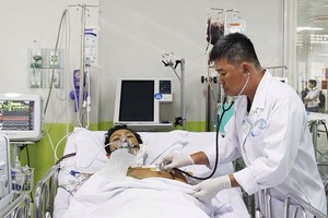 正接受ECMO技術治療的貧困病人。