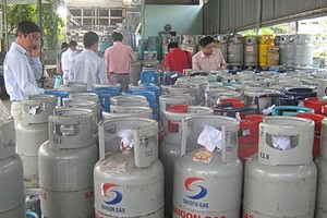 每瓶 12 公斤裝瓦斯上漲 1 萬 6000 元。（示意圖源：互聯網）