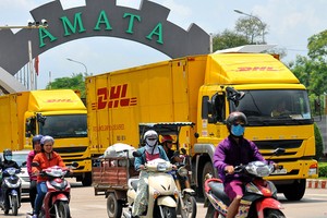 Amata工業區大門前1號國道與崛起街交岔路口。