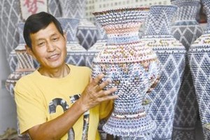 張克華折疊的花瓶最大的高2米多，最小的高50釐米。（圖源：互聯網）