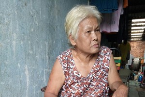 自從雙腳疼痛厲害，吳桂妹的生活更加困難。