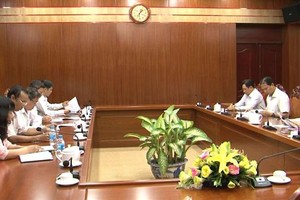 滀臻省人委會在會議上一致通過2017至2020年階段省內招商引資優先項目名錄。（圖源：清泉）