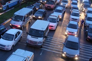 自2018年1月1日起，凡以進口零組件生產、組裝，全新或未經使用的進口8至9座位汽車，在推出市場銷售之前，必須貼上能源標籤。（示意圖源：互聯網）