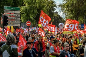 法北部里爾市反對勞動法改革遊行隊伍。（圖源：AFP）