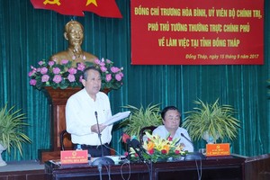 政府常務副總理張和平(左)在會議上發表講話。（圖源：VGP）