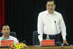 圖為峴港市市委書記阮春英(左)與峴港市人委會主席黃德詩。（圖源：互聯網）