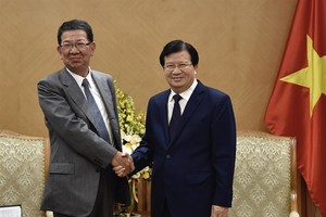 政府副總理鄭廷勇(右)會見日本三菱集團副總裁吉田茂。（圖源：VGP）