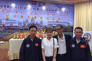 我國女棋手高芳清(左二)在此屆亞洲象棋個人賽獲得第3名。（圖源：阮廷）