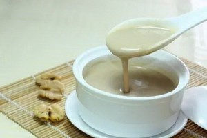 黑芝麻核桃加牛奶。（示意圖源：互聯網）