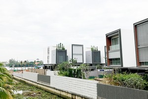 草田Sapphire項目在翁化涌違規建築工程，完全違反了西貢河保護走廊規定。