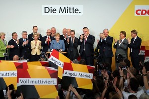 德國總理默克爾在大選領先後接受祝賀。（圖源：新華網）