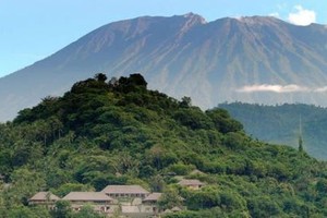 沉睡50年的印尼峇里島阿貢火山近期活動加劇，有可能大規模爆發。（圖源：互聯網）