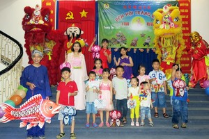 小朋友們歡度中秋節。