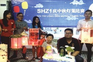 學生製做花燈比賽。