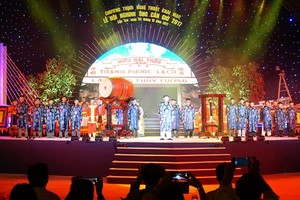 圖為市文體廳日前晚上在芹耶縣芹盛鎮公園舉行迎翁盛會藝術活動。（圖源：友誼）