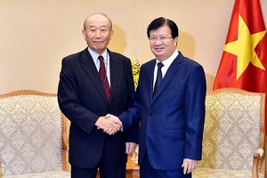 政府副總理鄭廷勇(右)接見日本人民外交促進協會(FEC)副主席中垣‧佳彥。（圖源：VGP）