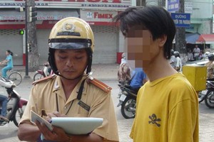 攜帶隨身證件可避免麻煩。（示意圖源：互聯網）