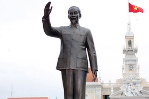 胡主席塑像昨起進入定期保養。（圖源：互聯網）