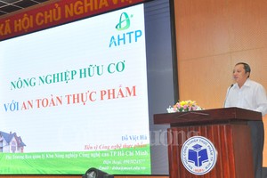 農業區-高科技園區副主任杜越霞博士在科研會上公佈了“有機農業與食品安全”的研究成果。（圖源：互聯網）