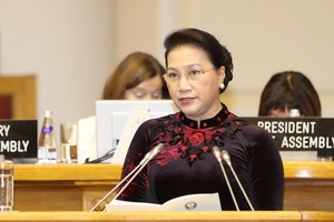 國會主席阮氏金銀在第137屆大會上發言。(第四版)