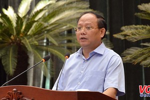 市委常務副書記畢成剛在會議上發表講話。（圖源：VOH）