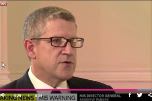 圖為英國情報部門軍情五處主管安德魯‧帕克(Andrew Parker)。（圖源：SkyNews視頻截圖）
