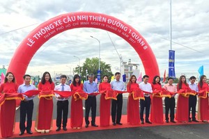 第八郡二天堂1橋舉行通車儀式。