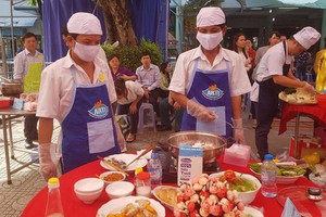 第五郡勞動聯團舉辦“當男人下廚時”烹飪比賽活動。（圖源：紅桃）