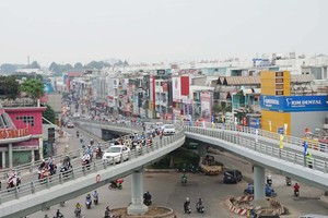 高架橋通車可緩解交通堵塞。