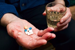 吃藥萬不可自己加量。（示意圖源：互聯網）