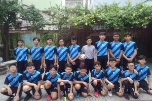 麥劍雄學校的越華學生足球隊。