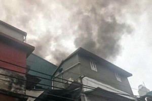 事發現場冒起滾滾黑煙。（圖源：N.T.Thành）