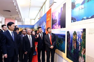 “美麗越南-美麗中國”圖片展昨(6)日在河內胡志明博物館開幕。