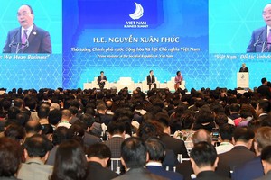 阮春福總理在越南商務會議上致詞。（圖源：VGP）