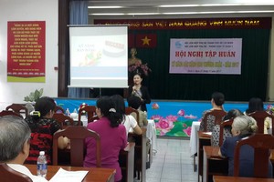 第五郡經濟科與婦女會在該會會場舉辦主題為”商販售貨技能培訓”活動。（圖源：心雨）