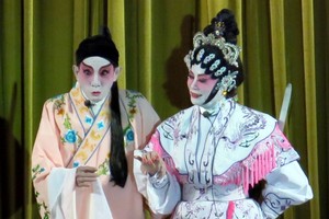 林振威與梁玉燕劇照。