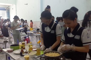 文朗學校學生參加烹飪比賽。