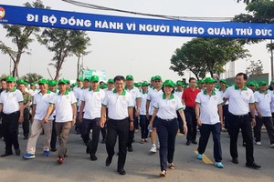 逾 5000 人參加“為窮人”步行活動。