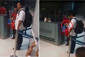 右圖：女乘務員撕毀乘客的機票。（資料圖源：機場視頻截圖/拼圖）