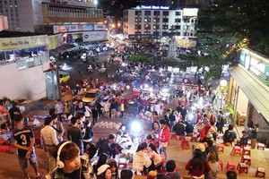 林同省文體與旅遊廳昨(12)日上午公佈了《旅遊文明行為規則》。圖為大勒夜市一瞥。（示意圖源：段堅）