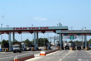 圖為本市-忠良高速收費站。（圖源：陶玉石）