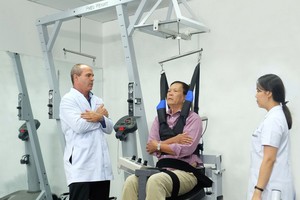ACC專家為病人指引鍛練法。